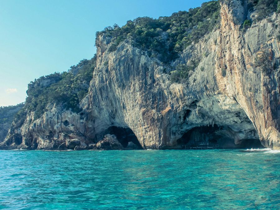 Ingresso dal mare delle Grotte del Bue Marino